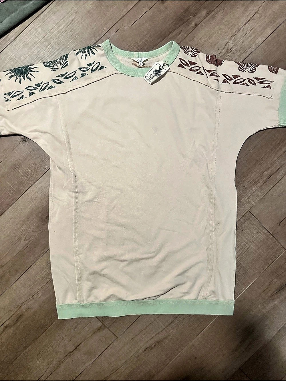 Women’s boho tunic Short Sleeve Graphic in Cream & Green